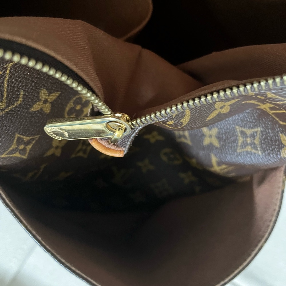 Louis Vuitton Totally MM Monogram Tote - Picture 6 of 16